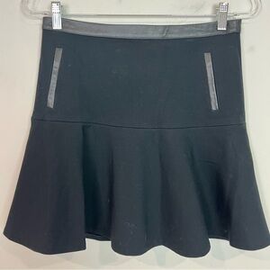 CLUB MONACO BLACK A-LINE PEPLUM
HEM LEATHER TRIM SKIRT WOMENS SZ 4
